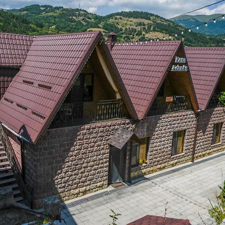 Dom Adonis Hotel Dilijan Bagian luar foto