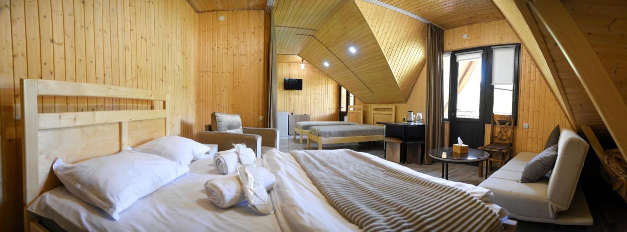 Dom Adonis Hotel Dilijan Bagian luar foto