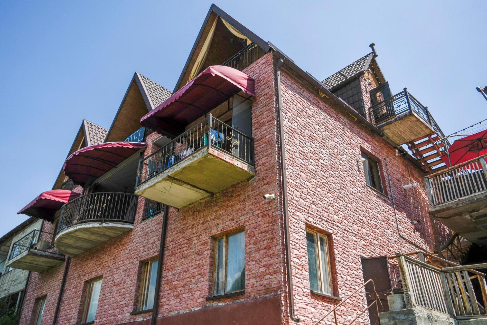 Dom Adonis Hotel Dilijan Bagian luar foto