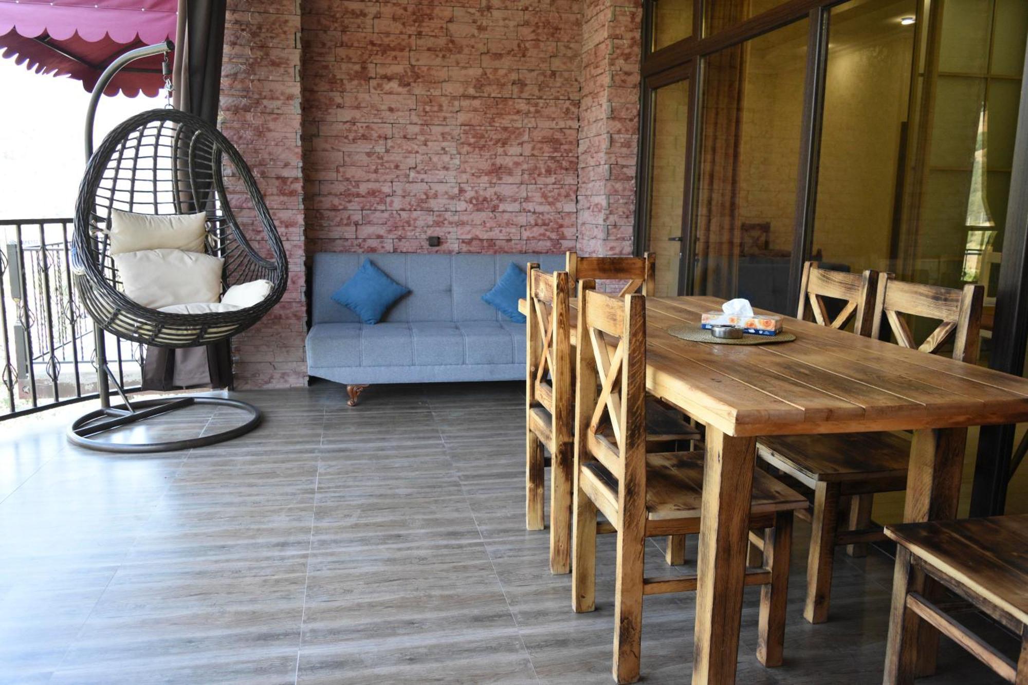Dom Adonis Hotel Dilijan Bagian luar foto
