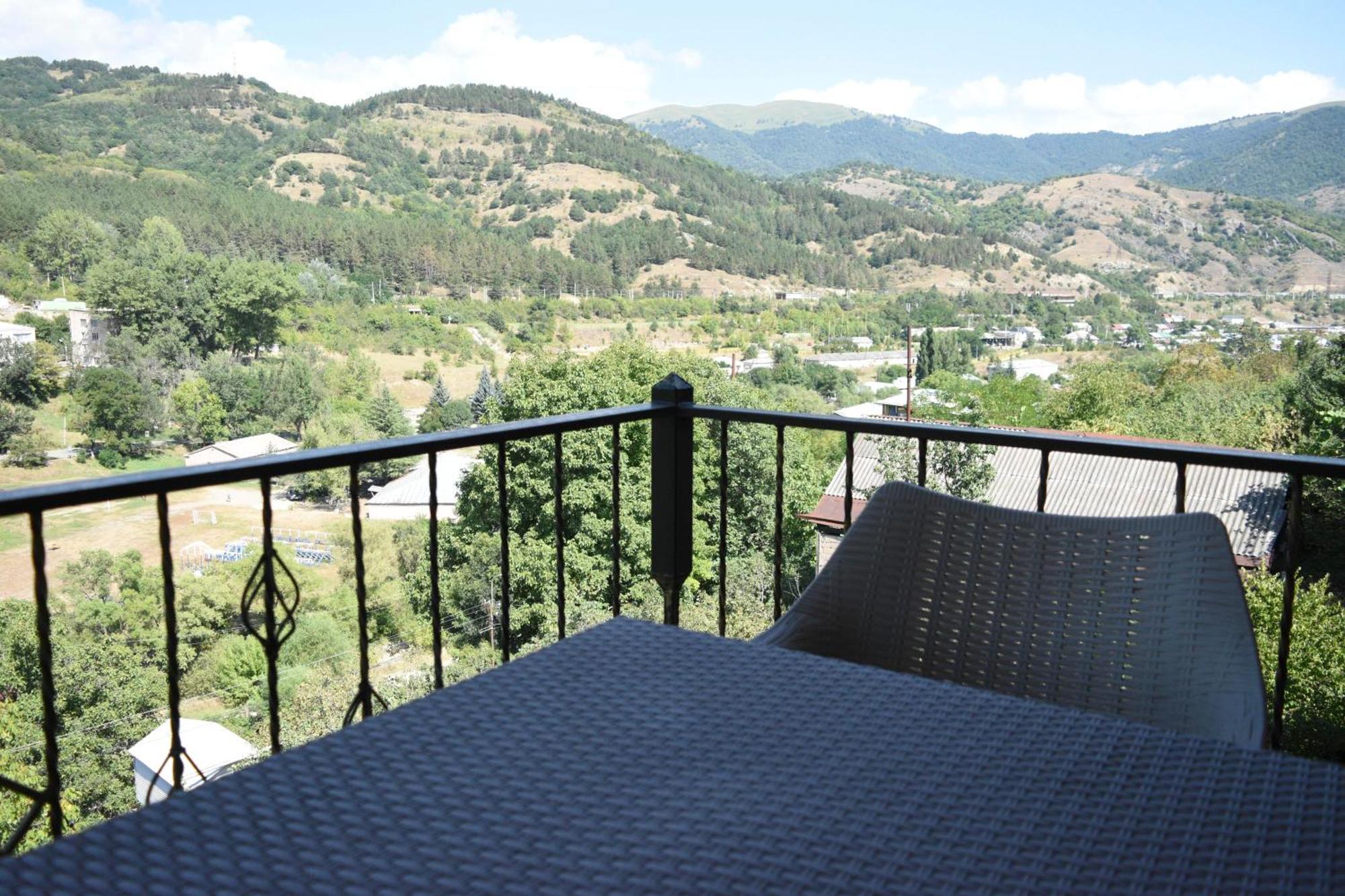 Dom Adonis Hotel Dilijan Bagian luar foto