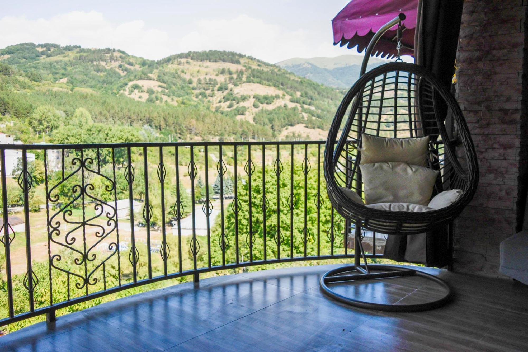 Dom Adonis Hotel Dilijan Bagian luar foto