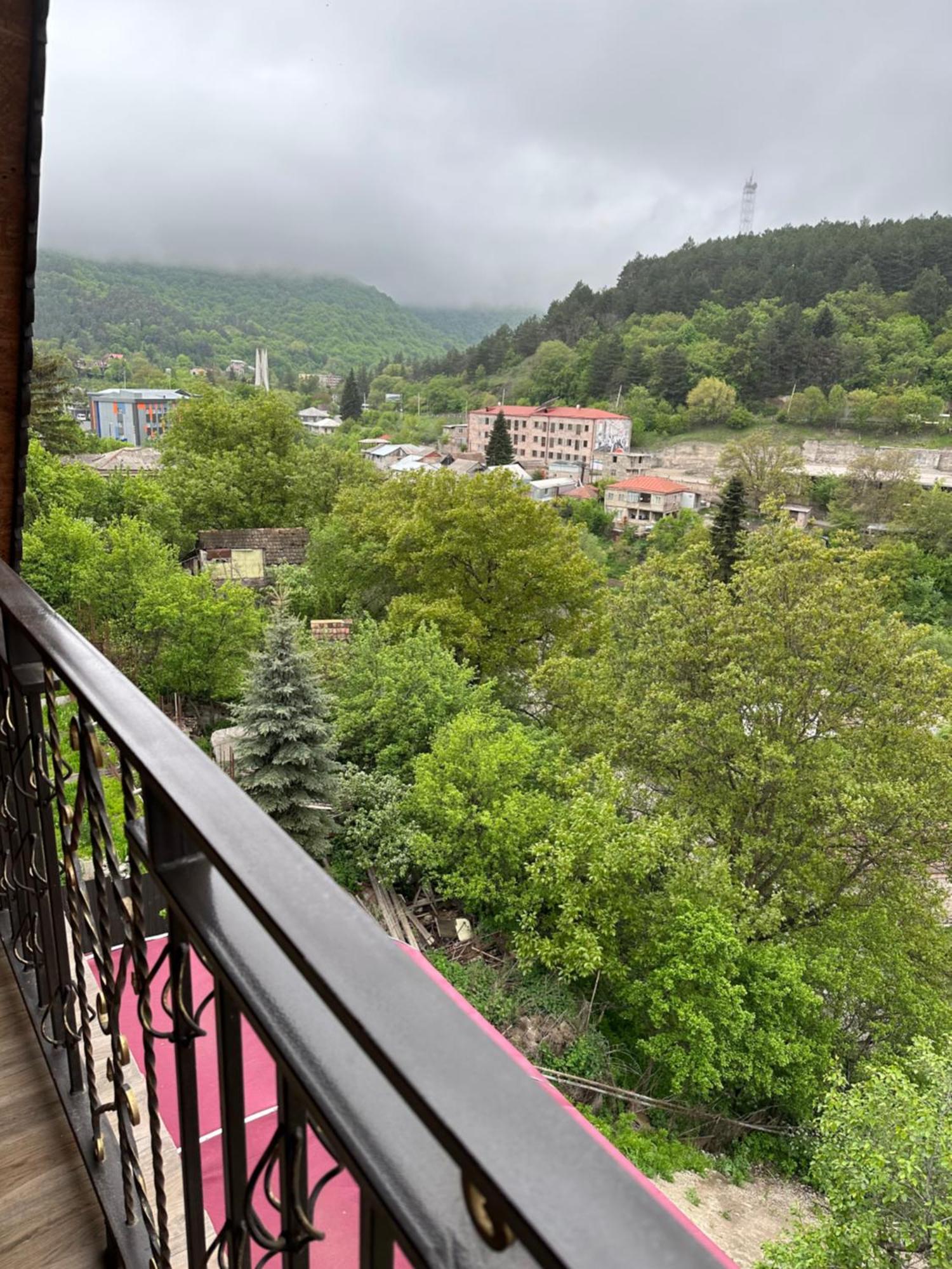 Dom Adonis Hotel Dilijan Bagian luar foto