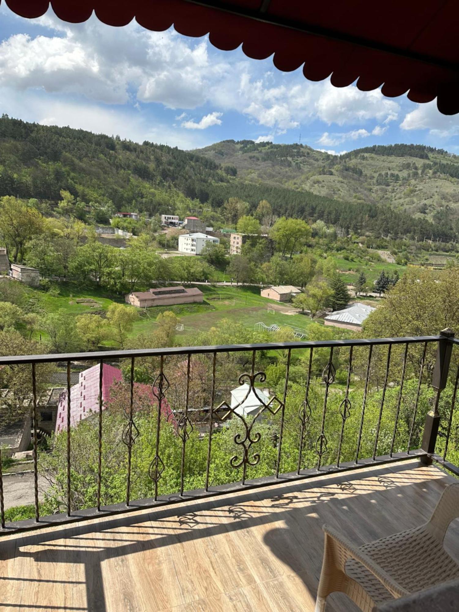 Dom Adonis Hotel Dilijan Bagian luar foto